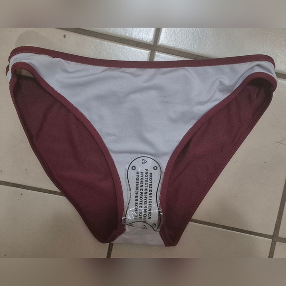 Cupshe Red Bikini Sporty V-Neck Swim - Picture 5 of 12